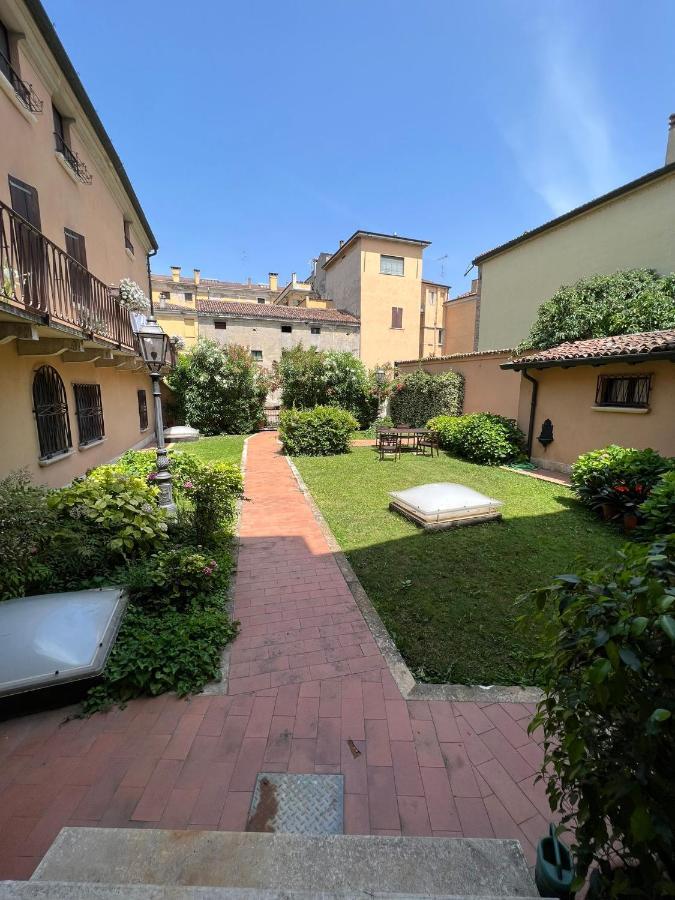 Appartamento Il Salotto sul Rio Mantova Esterno foto